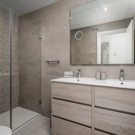 Apartment Ap402 - Bayview Hills B1 *