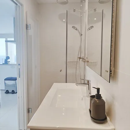 Apartment Ap402 - Bayview Hills B1 *